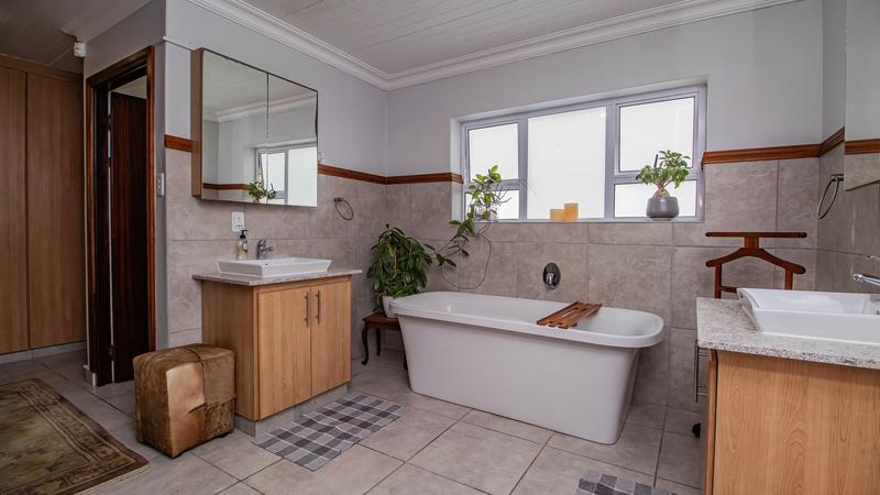 9 Bedroom Property for Sale in Outeniqua Strand Western Cape